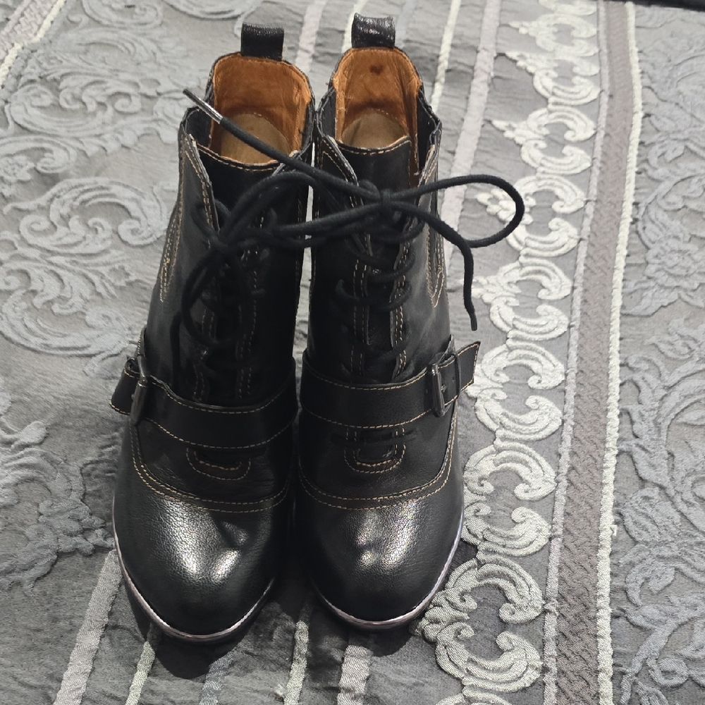 Sofft Black Lace Up Women's Boots